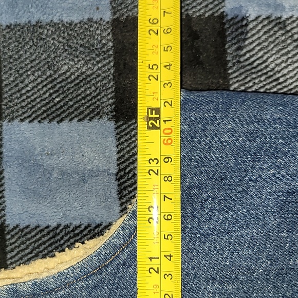 Vintage. Made in USA. 1989. Carhartt denim vest w/sherpa-lining. Size XLT - Picture 6 of 14